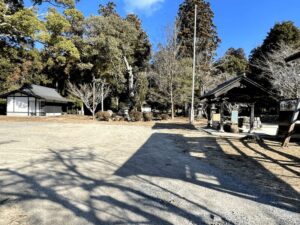 油日神社横の駐車場の写真
