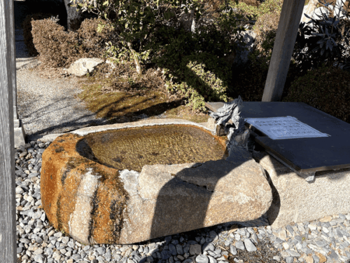 櫟野寺の手水舎アップ