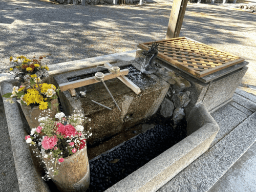 大鳥神社の手水舎の写真