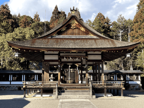 大鳥神社の拝殿の写真