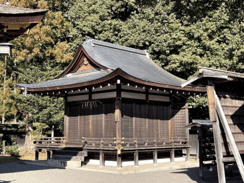 大鳥神社の神楽殿の写真