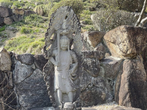 明王寺入口のお不動様の石像