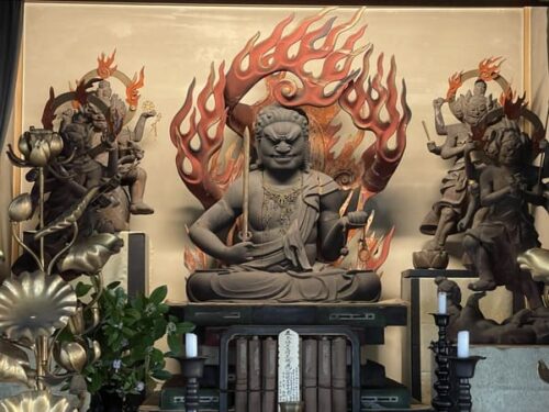 明王寺本堂に安置されている五大明王の仏像