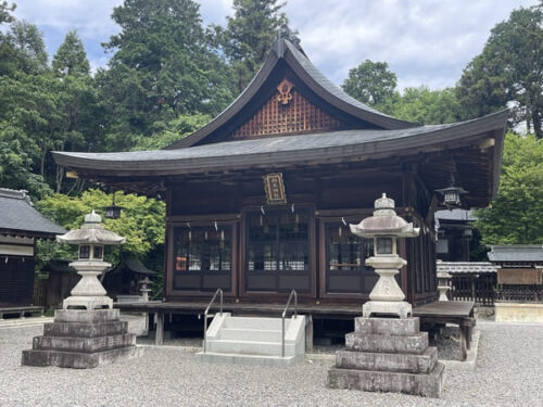 柏木神社の拝殿の写真